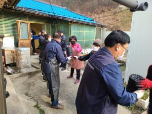 홍천 남면 지역사회보장협의체 연탄 봉사활동 펼쳐