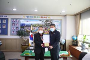봉화군의회, 자원봉사센터 재난지킴이봉사단 김창극 단장 표창패 수여