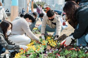 ‘제77회 식목일’ 맞아 꽃 심기·나무 보살피기 행사 열어
