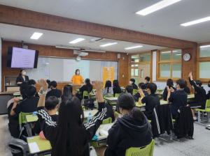 강릉중학교 치매 인식 개선 교육 진행
