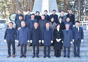 강릉시의회, 신년참배로 2023년 의정활동 시작